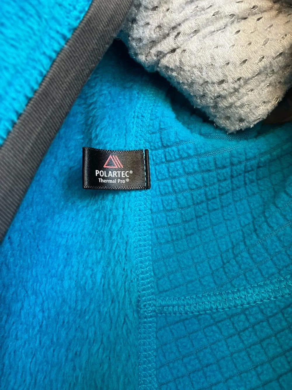 Patagonia R2 Jacket - Picture 8 of 15